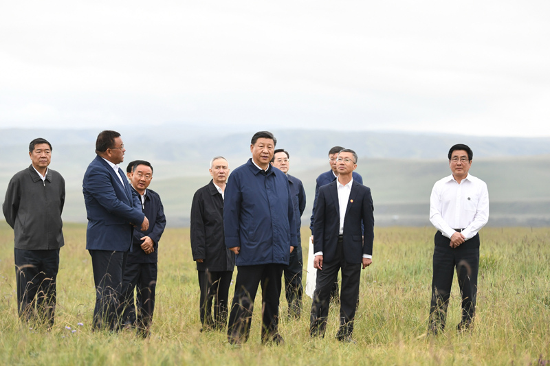 8月19日至22日，中共中央總書(shū)記、國(guó)家主席、中央軍委主席習(xí)近平在甘肅考察。這是20日下午，習(xí)近平在中農(nóng)發(fā)山丹馬場(chǎng)有限責(zé)任公司一場(chǎng)考察，實(shí)地了解祁連山生態(tài)環(huán)境恢復(fù)和保護(hù)情況。